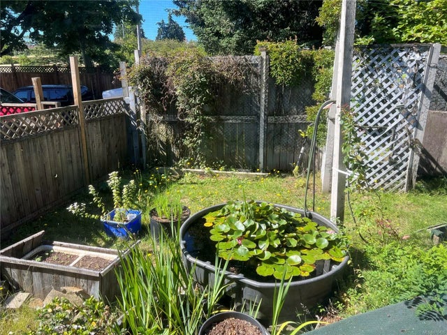 4 of 5 - 2130 Estevan Rd, Nanaimo, BC