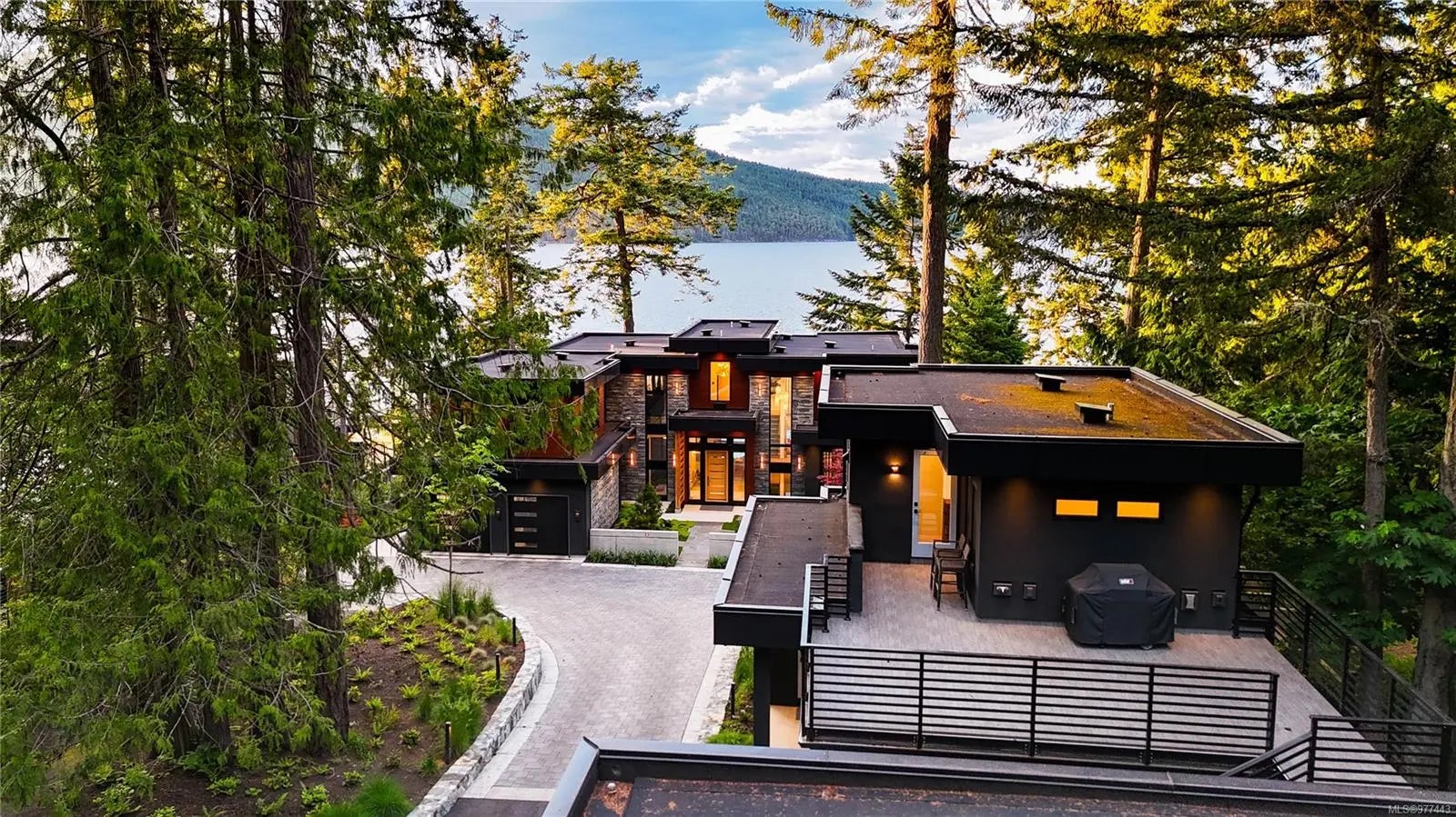 848 Lands End Rd, in the city of North Saanich Real Estate in BC by ,