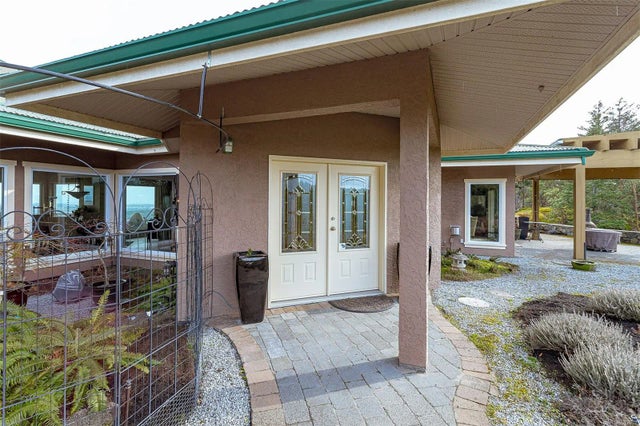 2 of 75 - 4303 Munn Rd, Highlands, BC