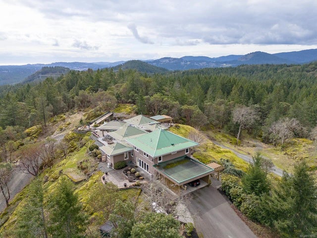 4 of 75 - 4303 Munn Rd, Highlands, BC