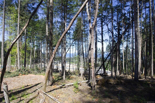 2 of 3 - 4610 Glen Oaks Dr, Nanaimo, BC