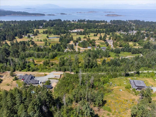 1 of 18 - 7555 Fernmar Rd, Lantzville, BC