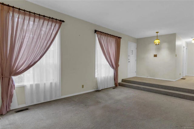 4 of 39 - 6513 Phantom Rd, Lantzville, BC