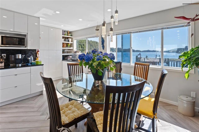 4 of 47 - 2015 Bay St, Ucluelet, BC