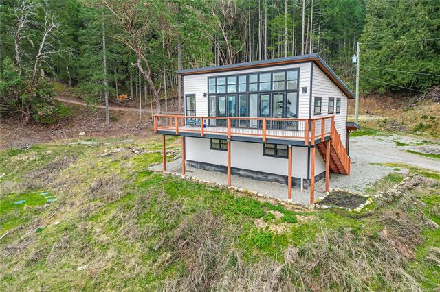 2 of 26 - 879 Rainbow Rd, Salt Spring, BC