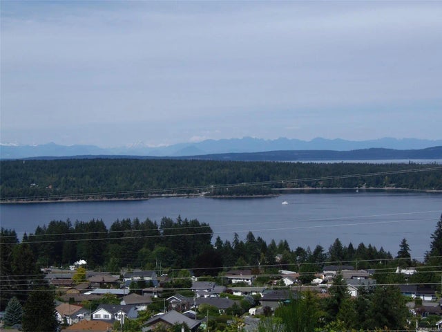 1 of 7 - 419 Thetis Dr, Ladysmith, BC