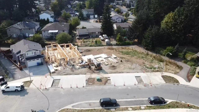 1 of 14 - 7 Leam Rd, Nanaimo, BC