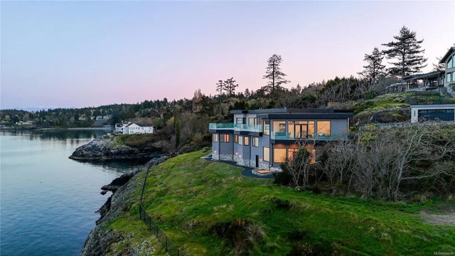 1 of 13 - 4351 Gordon Head Rd, Saanich, BC