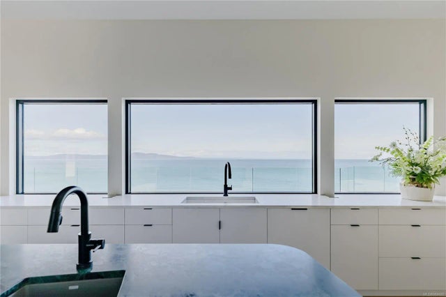 4 of 13 - 4351 Gordon Head Rd, Saanich, BC