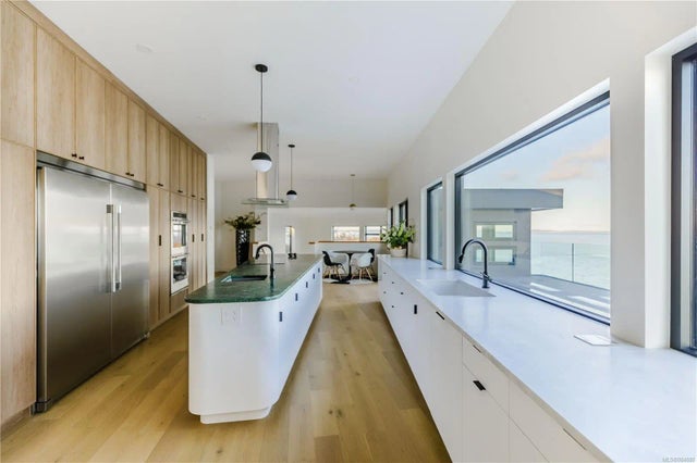 5 of 13 - 4351 Gordon Head Rd, Saanich, BC