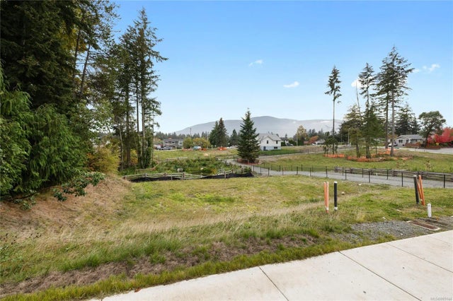 1 of 2 - 2483 Quill Dr, Nanaimo, BC