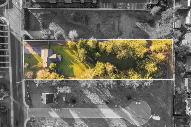 1 of 18 - 353 Moilliet St, Parksville, BC