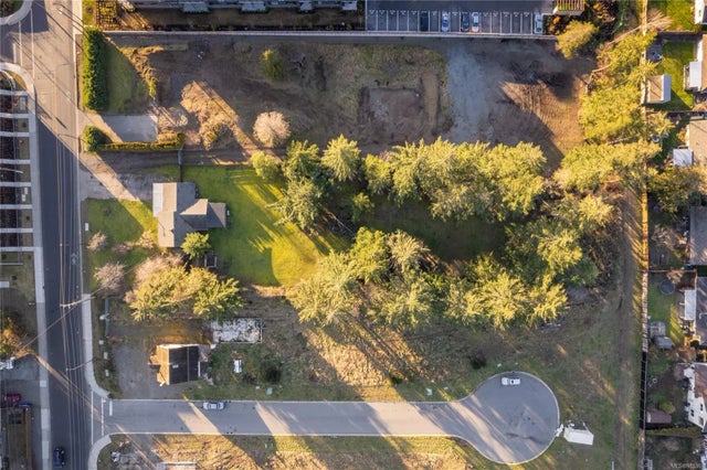 2 of 18 - 353 Moilliet St, Parksville, BC