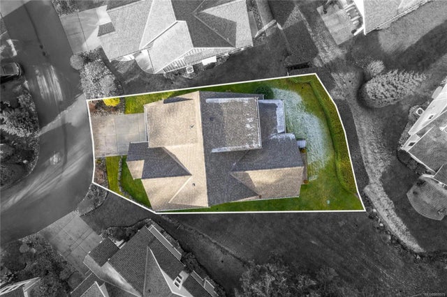 2 of 29 - 5251 Island Hwy W 26, Qualicum Beach, BC