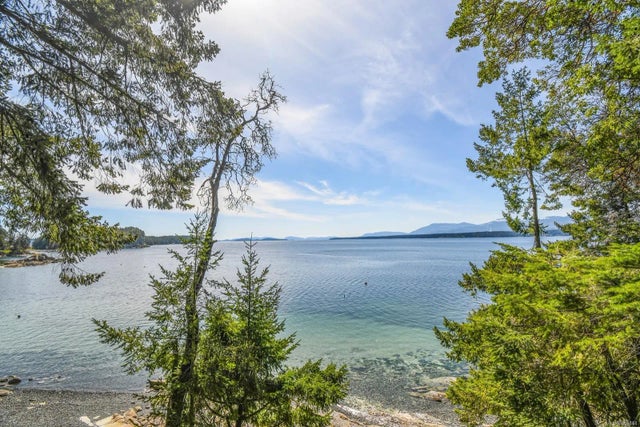 1 of 54 - 919 Salal Dr, Mudge Island, BC