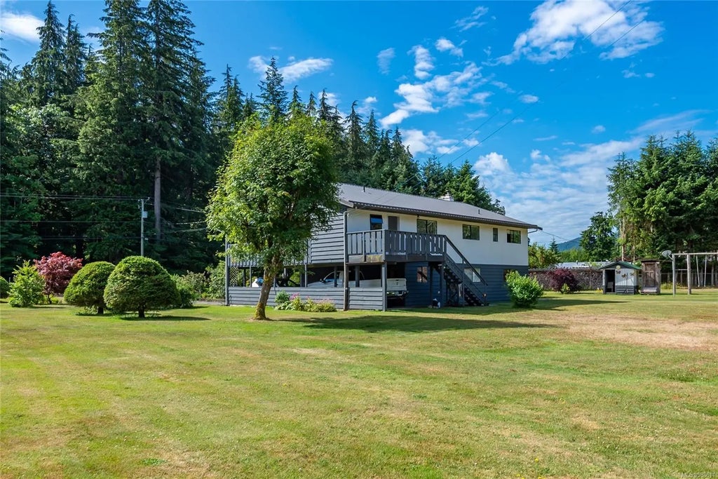 1301 Sayward Rd, Sayward