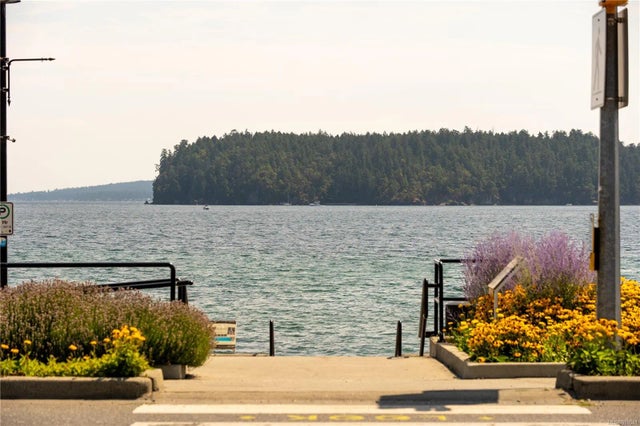 1 of 74 - 2835 Departure Bay Rd 101, Nanaimo, BC