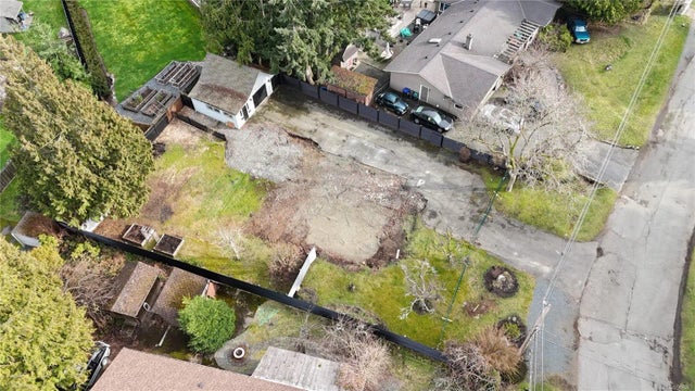 1 of 8 - 1046 Sabine Rd, Parksville, BC