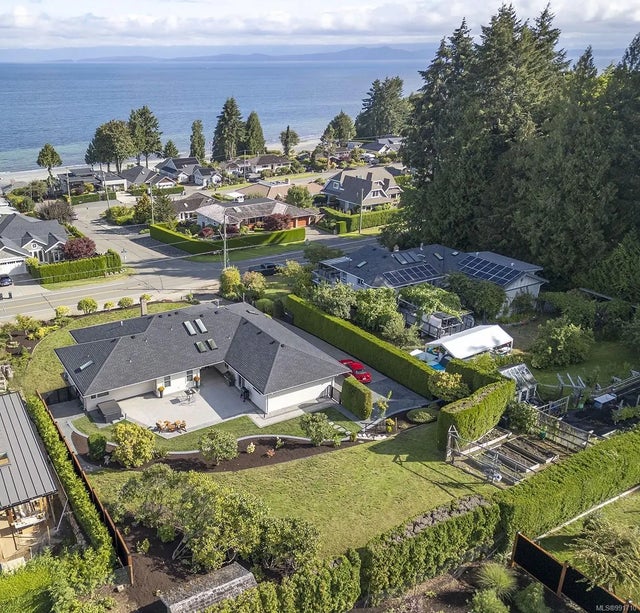 1 of 76 - 274 Crescent Rd W, Qualicum Beach, BC