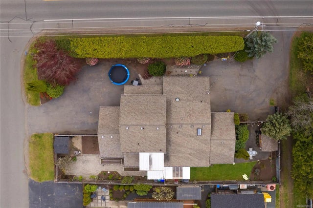 1 of 38 - 239 Fifth Ave, Qualicum Beach, BC