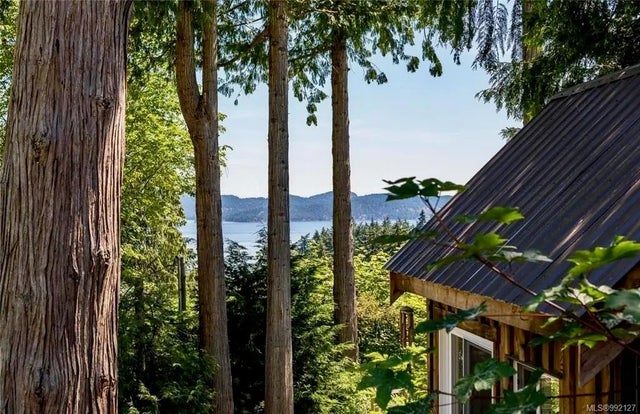 1 of 14 - 174 Victoria St, Salt Spring, BC