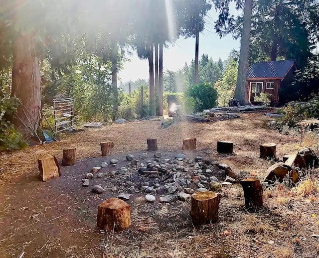 4 of 14 - 174 Victoria St, Salt Spring, BC