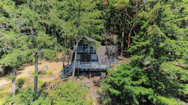 1 of 29 - 155 Mountain Park Dr, Salt Spring, BC