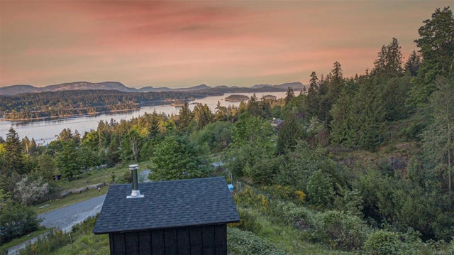 2 of 6 - 125 Bishops Walk Rd, Salt Spring, BC