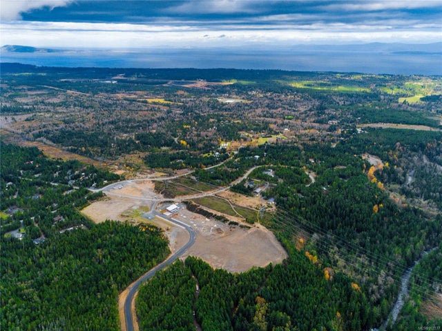 2 of 10 - 6 Ashling Rd, Qualicum Beach, BC