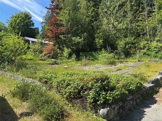 2 of 12 - 854 Maquinna Dr S, Tahsis, BC