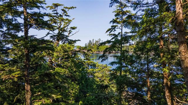 4 of 26 - 392 Reef Point Rd, Ucluelet, BC