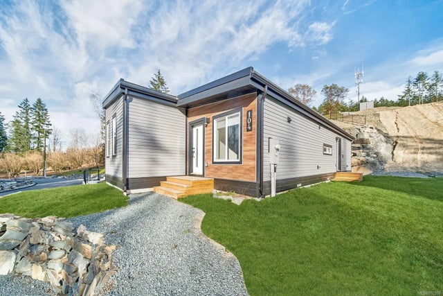 1 of 35 - 3499 Henry Rd 104, Chemainus, BC