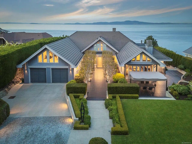 1 of 79 - 2950 Phyllis St, Saanich, BC