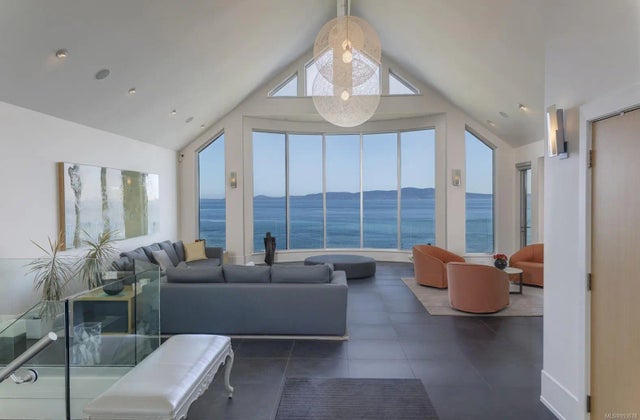 3 of 79 - 2950 Phyllis St, Saanich, BC