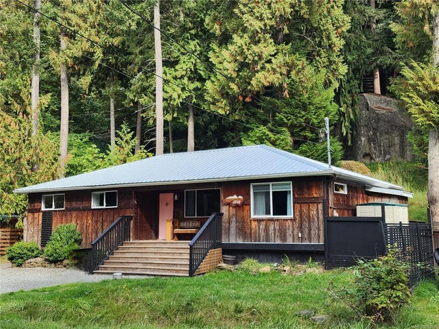1 of 16 - 1040 Harrison Way, Gabriola Island, BC