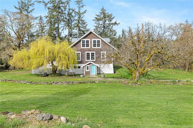 1 of 37 - 301 Epron Rd, Salt Spring, BC