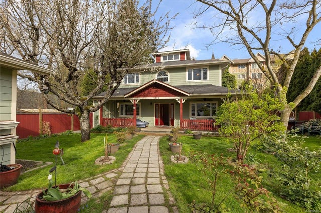 1 of 45 - 9913 Maple St, Chemainus, BC