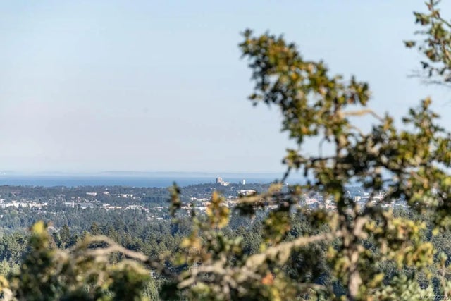 1 of 22 - 3020 Westridge Pl, Highlands, BC