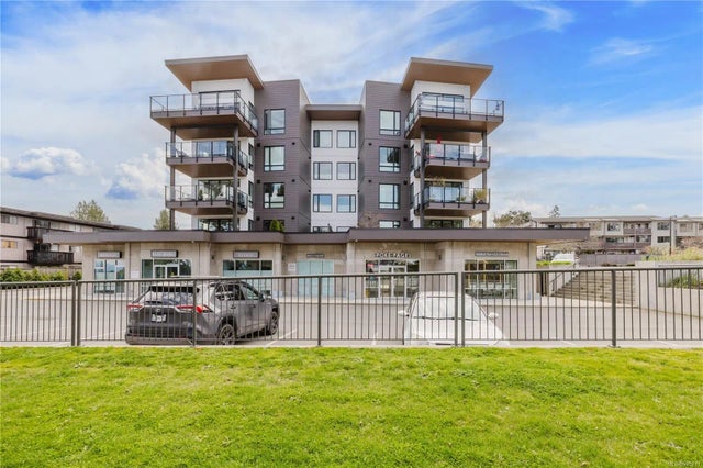 3 of 31 - 100 Lombardy St 208, Parksville, BC