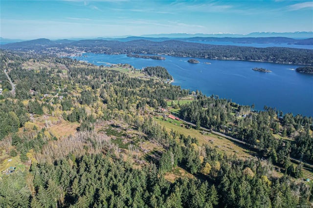 2 of 38 - 547 Beddis Rd, Salt Spring, BC