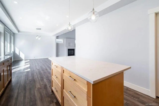 2 of 43 - 4462 Tyndall Ave, Saanich, BC