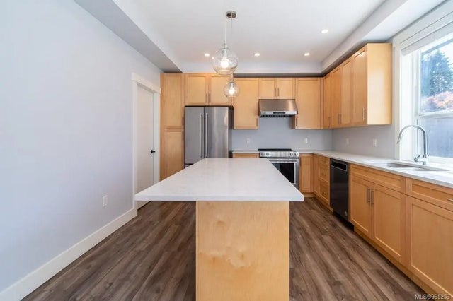 4 of 43 - 4462 Tyndall Ave, Saanich, BC