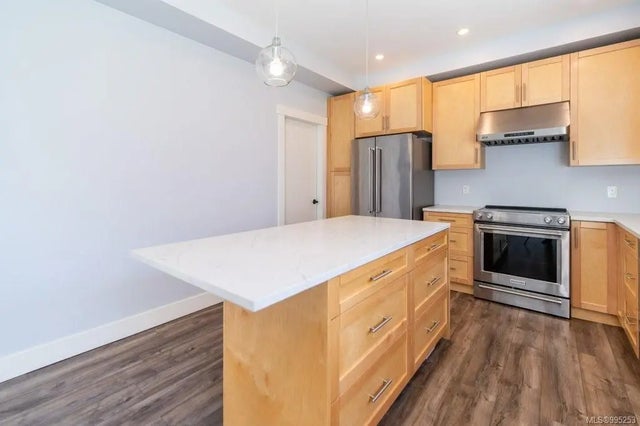 5 of 43 - 4462 Tyndall Ave, Saanich, BC