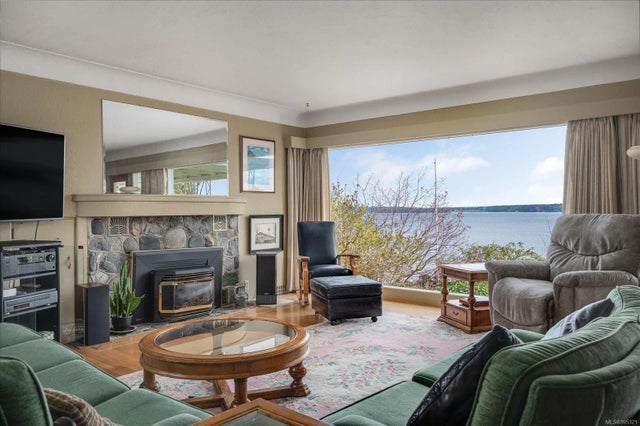 1 of 43 - 9979 Beach Dr, Chemainus, BC