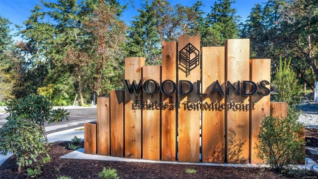 4 of 10 - 3915 Woodlands Pl, Saanich, BC