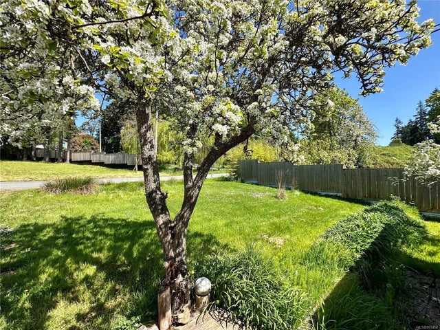 3 of 12 - 167 Park Dr, Salt Spring, BC