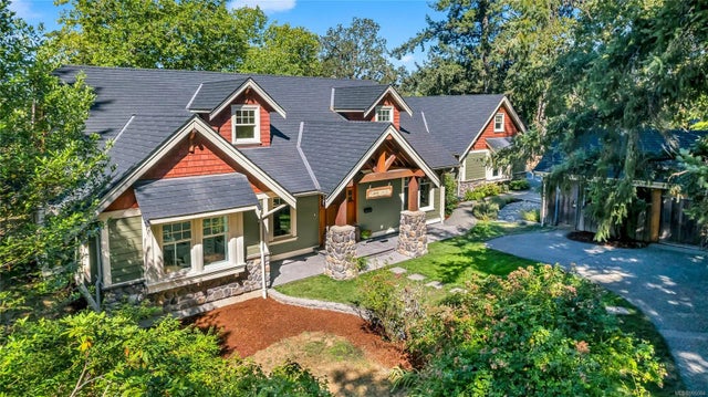 1 of 60 - 6140 Lakes Rd, Duncan, BC