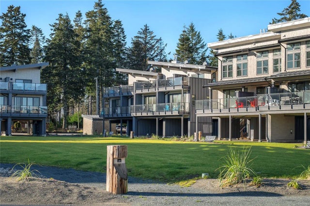 1 of 34 - 9022 Clarkson Ave 4, Black Creek, BC