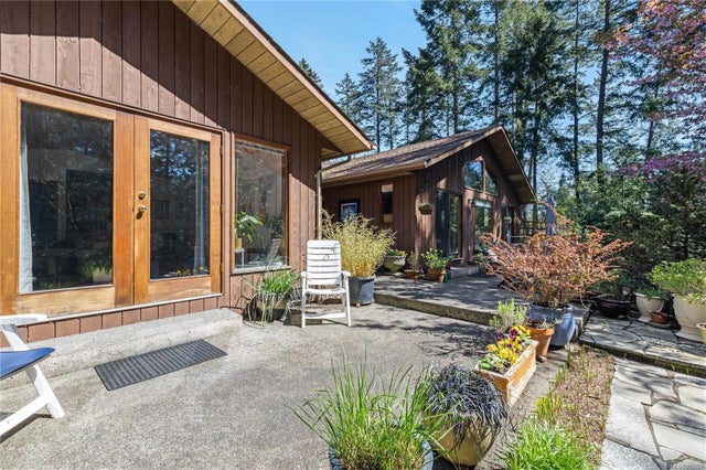 2 of 42 - 112 Cairns Pl, Salt Spring, BC