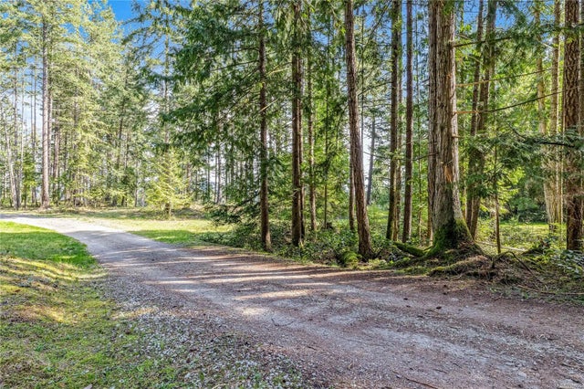 4 of 20 - 141 Blue Stone Dr, Salt Spring, BC